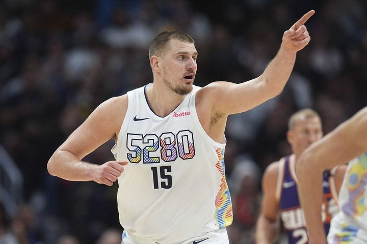NBA: Ο Γιόκιτς ισοπέδωσε τους Σανς, νίκη με 117-90 των Νάγκετς