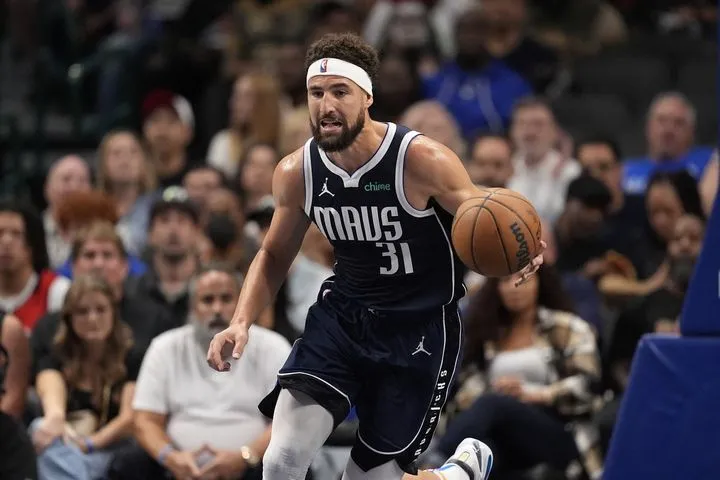 NBA, τα αποτελέσματα της βραδιάς: Τρίποντη “έκρηξη” σε μία περίοδο για τον Τόμπσον στη νίκη των Μάβερικς, οι Μπουλς απάντησαν στο triple-double του Γιόκιτς