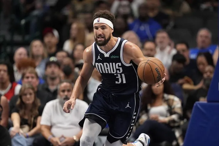 NBA, τα αποτελέσματα της βραδιάς: Τρίποντη “έκρηξη” σε μία περίοδο για τον Τόμπσον στη νίκη των Μάβερικς, οι Μπουλς απάντησαν στο triple-double του Γιόκιτς