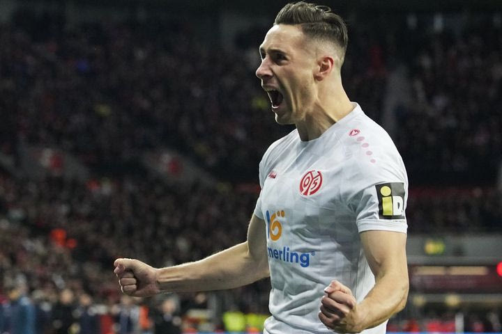 Bundesliga: Η Μάιντς πήρε το γειτονικό ντέρμπι με την Άιντραχτ, βαριά ήττα για την Άουγκσμπουργκ του Γιαννούλη