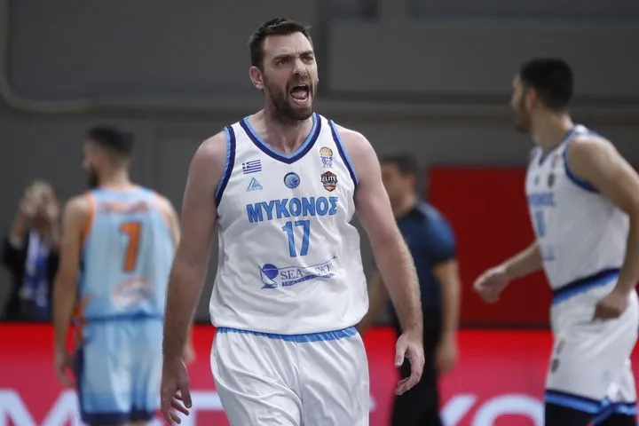 Ο Βαγγέλης Μάντζαρης μένει στη Μύκονο Betsson