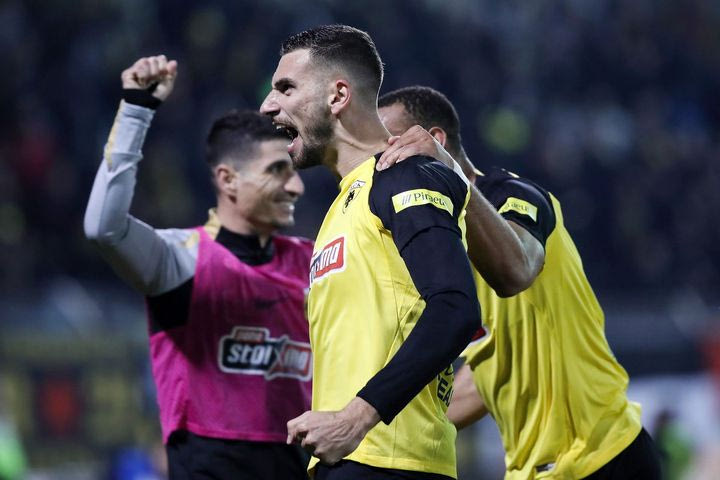 Λαμία – ΑΕΚ: Ο Μήτογλου έκανε το 1-0 της Ένωσης με κεφαλιά μετά από κόρνερ του Λαμέλα