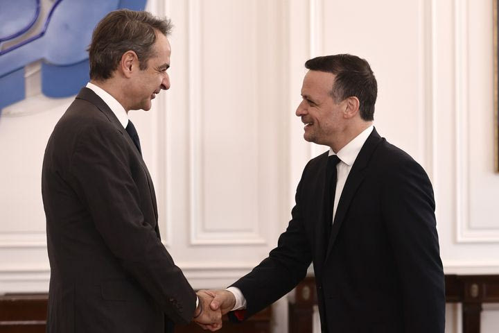 Συνάντηση Δούκα με Μητσοτάκη, στο τραπέζι και ο Βοτανικός