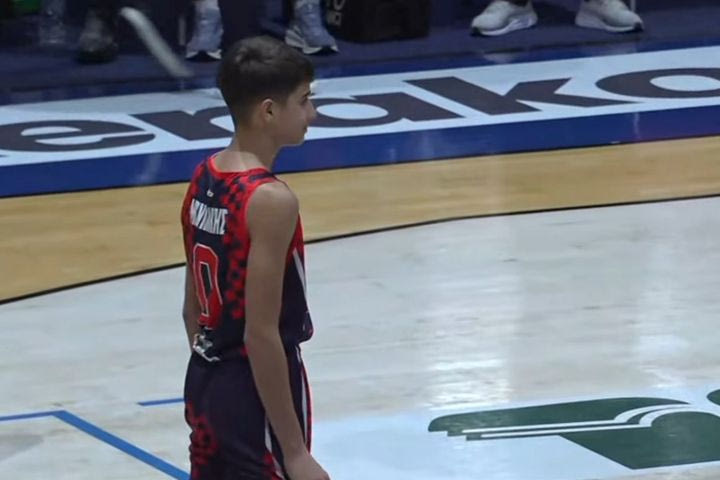 Elite League: Ο 13χρονος Βαγγέλης Μουλλάκης της Ελευθερούπολης πάτησε παρκέ στο ματς με τον Ερμή Σχηματαρίου και έγραψε ιστορία