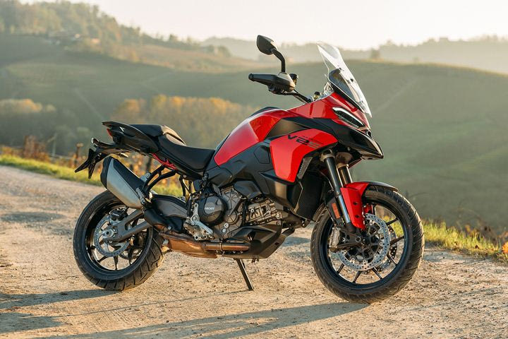 Ducati Multistrada V2: Ελαφρύτερη, πιο ευέλικτη αλλά εξίσου συναρπαστική για το 2025
