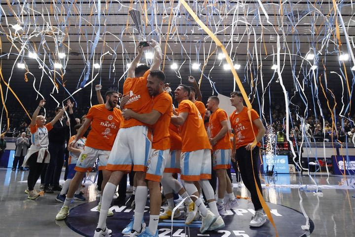 Μεγαρίδα – Αιγάλεω: Η απονομή του UNICEF Trophy και οι πανηγυρισμοί στη Γλυφάδα