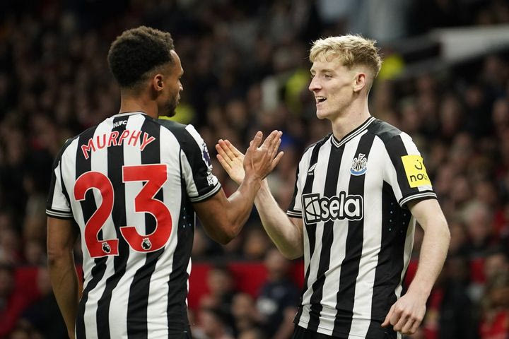 Premier League: Η Νιούκαστλ ξεπέρασε με τριάρα το εμπόδιο της Άστον Βίλα και ανέβηκε πεντάδα
