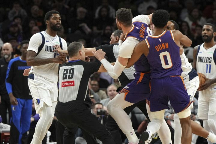 Το NBA επέβαλε τιμωρία τεσσάρων αγώνων στον Μάρσαλ και τριών στον Νούρκιτς, μετά τις γροθιές στο Σανς – Μάβερικς