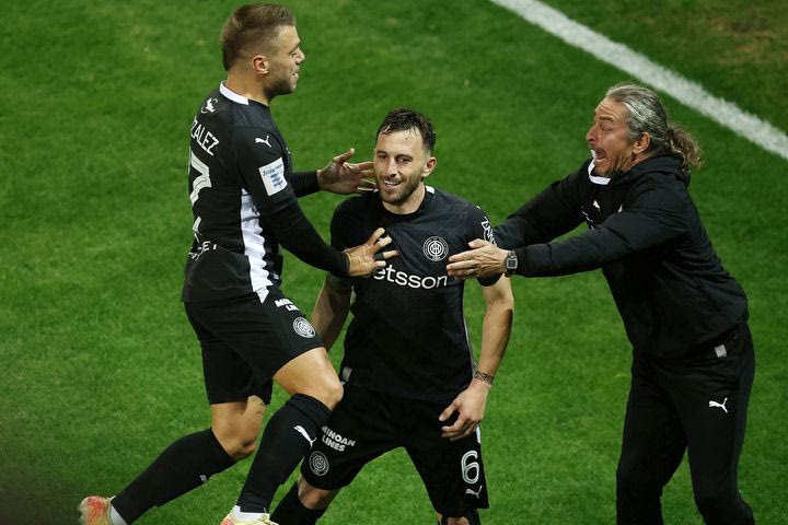 ΟΦΗ – ΑΕΚ: Με βολίδα του Καραχάλιου το 1-0 των Κρητικών των δέκα παικτών