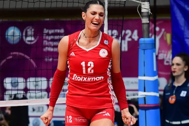 Παναθηναϊκός – Ολυμπιακός 1-3: Οι ερυθρόλευκες με απίθανη Κούμπουρα πήραν το ντέρμπι και αναδείχθηκαν υπερπρωταθλήτριες για το 2024