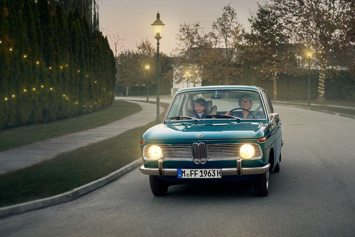 BMW: Η οδηγική απόλαυση “συνδέει” διαφορετικές γενιές- Δες το video