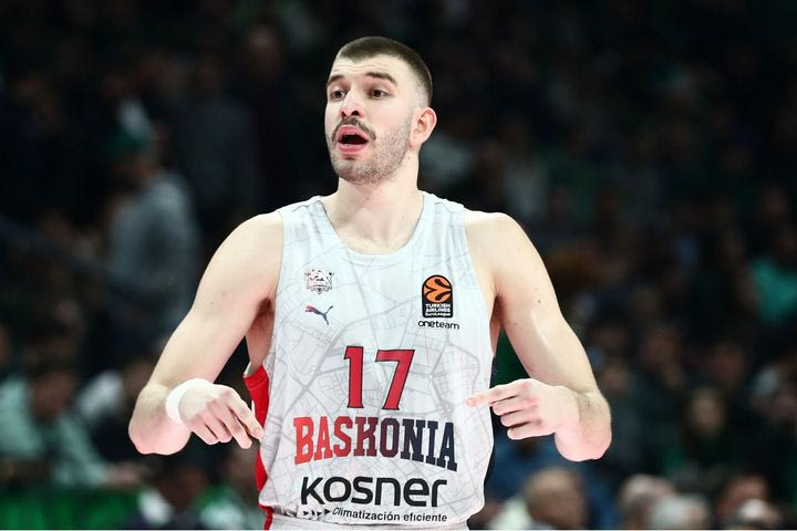 Ρογκαβόπουλος σε Παπαπέτρου: “Συγχαρητήρια αδερφέ, πάνω από όλα για το ήθος και την προσωπικότητά σου”