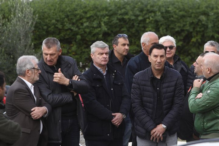 Η κηδεία του Νίκου Σαργκάνη: Το τελευταίο αντίο στο “Φάντομ” των ελληνικών γηπέδων