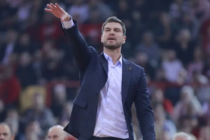 Ο Τιάγκο Σπλίτερ αναλαμβάνει τους Μπλέιζερς μετά από τη σύλληψη του Τσάνσι Μπίλαπς