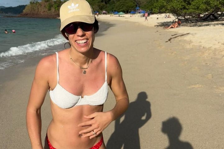 Κατερίνα Στεφανίδη: Χαμογελαστή και ξέγνοιαστη στην Κόστα Ρίκα, απολαμβάνοντας τις διακοπές της