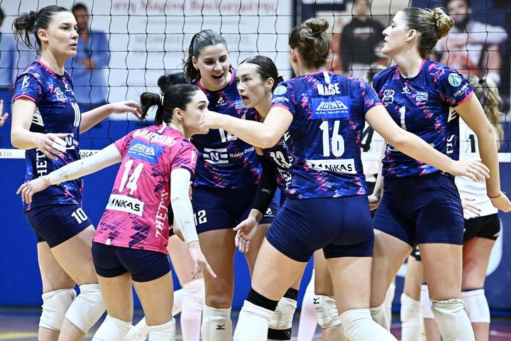 Volley League Γυναικών: Ο ΑΟ Θήρας σκόρπισε την ΑΕΚ με 3-0, με ανατροπή η Θέτιδα Βούλας νίκησε τον ΠΑΟΚ 3-2