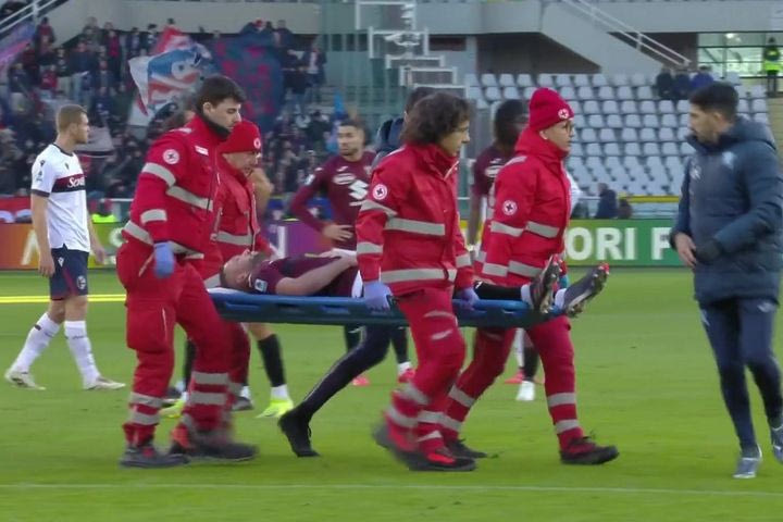 Ο Βαλουκιέβιτς διακομίσθηκε στο νοσοκομείο με αναπνευστικό πρόβλημα κατά τη διάρκεια του Τορίνο – Μπολόνια