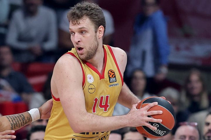 Το λάστιχο του Ολυμπιακού που κλάταρε και το περπάτημα στον μαραθώνιο