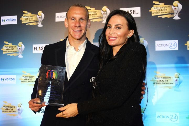 Η Μις Κροατία παρούσα στα βραβεία του ΠΣΑΠΠ, δίπλα στον Βίντα