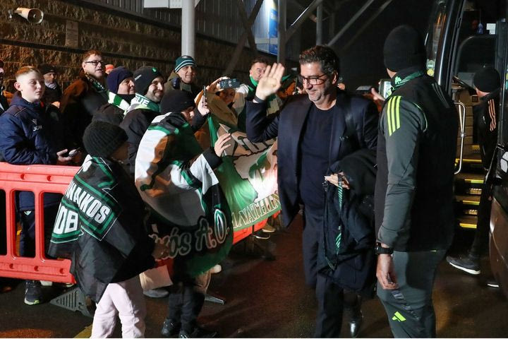 Παναθηναϊκός: Ντόπες από φιλάθλους του τριφυλλιού στην αποστολή κατά την άφιξή της στο γήπεδο