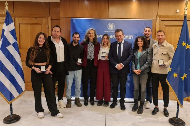 Ο Γιάννης Βρούτσης συναντήθηκε με τους νικητές του Μαραθωνίου της Αθήνας