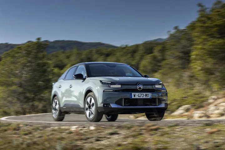 Οδηγήσαμε στη Βαρκελώνη τα νέα Citroen C4 και C4 X -Ποιες είναι οι απίστευτες τιμές τους στην Ελλάδα