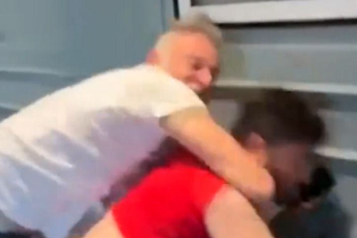 Απίστευτες εικόνες από το Άμπου Ντάμπι, με τον παλαίμαχο μπασκετμπολίστα Βίκτορ Σανικίτζε να ξυλοκοπεί πολίτη: Τι συνέβη