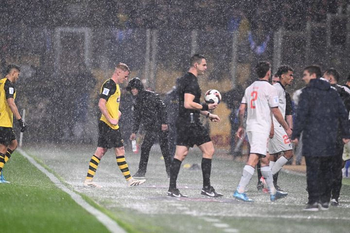 ΑΕΚ – Athens Kallithea: Άνοιξαν οι ουρανοί στην OPAP Arena, διακόπηκε το ματς
