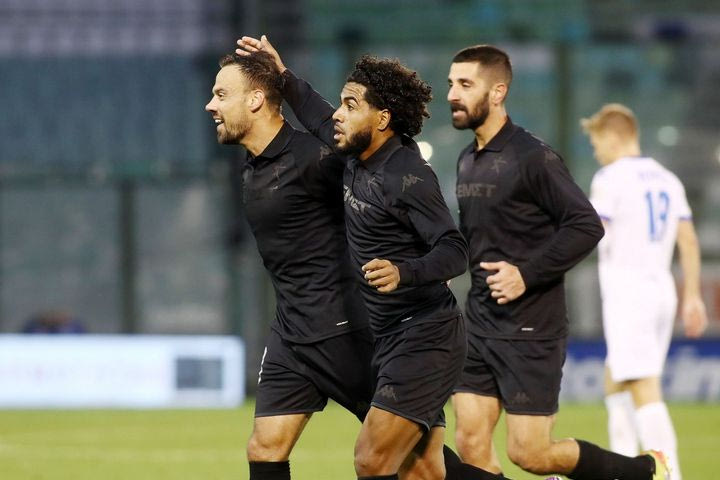 Athens Kallithea – Λαμία 2-1: Έσπασε το ρόδι και πήρε τη μάχη της ουράς στο ντεμπούτο του Μαλεζά