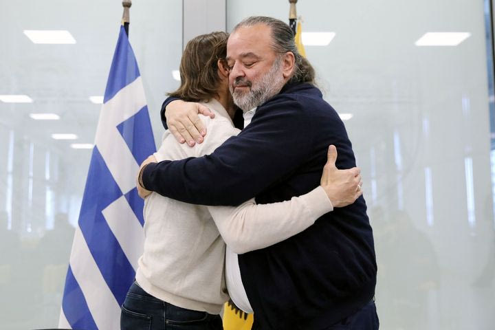 ΑΕΚ: Η αγκαλιά του Αλμέιδα με τον Ηλιόπουλο