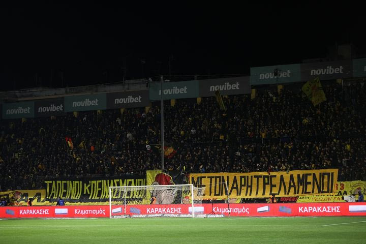 Ταυτοποιήθηκε 37χρονος που πέταξε πλαστικό μπουκάλι στον αγώνα Άρης – Βόλος στο “Κλ. Βικελίδης”