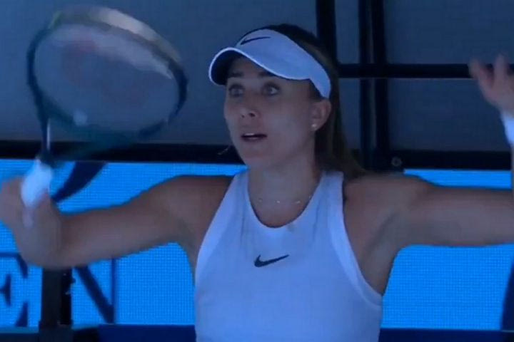 Σε ένταση η Μπαντόσα προσέφερε τη ρακέτα της στον Τσιτσιπά και τον κάλεσε να αγωνιστεί στη θέση της