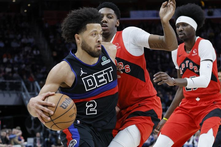 NBA: Οι Πίστονς λύγισαν τους Ράπτορς με πληθωρικό triple-double του Κάνινχαμ