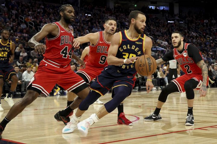 NBA: Οι Γουόριορς κυριάρχησαν των Μπουλς στο Σαν Φρανσίσκο με κορυφαίο τον Κάρι