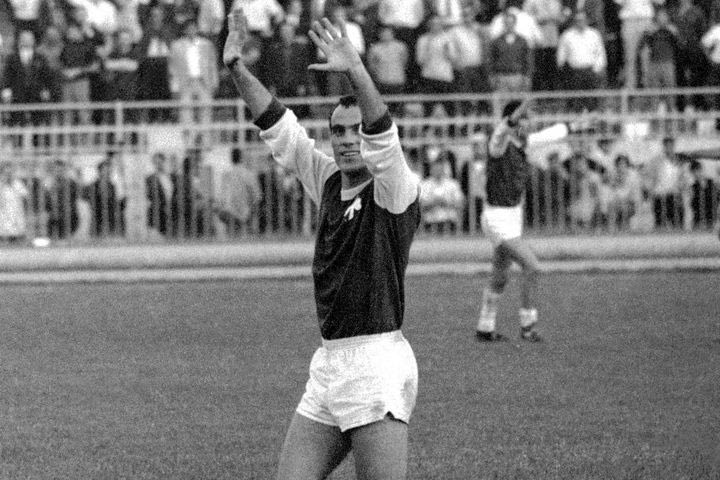 UEFA: “Το ελληνικό ποδόσφαιρο θρηνεί για τον θρυλικό Δομάζο”