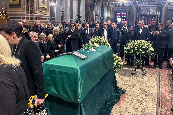 Μίμης Δομάζος: Το τελευταίο αντίο στον μεγάλο “Στρατηγό”