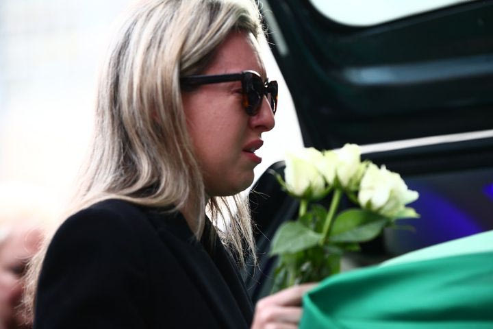 Πόπη Δομάζου: “Όλη η Ελλάδα σήμερα θρηνεί, ο πατέρας μου είναι εδώ”