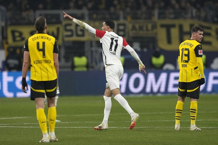 Άιντραχτ – Ντόρτμουντ 2-0: Εκιτίκε και Χόιλουντ βύθισαν κι άλλο τους Βεστφαλούς, οι αετοί εδραιώνονται στην τετράδα