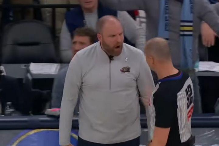 NBA: Φιάσκο στο Γκρίζλις – Ρόκετς, διαιτητές χρέωσαν κατά λάθος με τάιμ-άουτ το Μέμφις ενώ έβγαινε στον αιφνιδιασμό στην τελευταία φάση του ματς