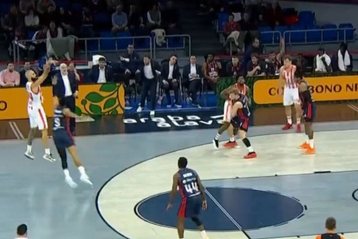 Μπασκόνια – Ολυμπιακός: Το ankle-breaker και το μεγάλο τρίποντο του Εβάν Φουρνιέ μπροστά στον Λουγαγού-Καμπαρό