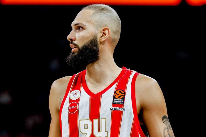 Κι εκεί που όλα ήταν μαύρα κι άραχνα ο παικταράς με το 94 φωταγώγησε τη Βιτόρια