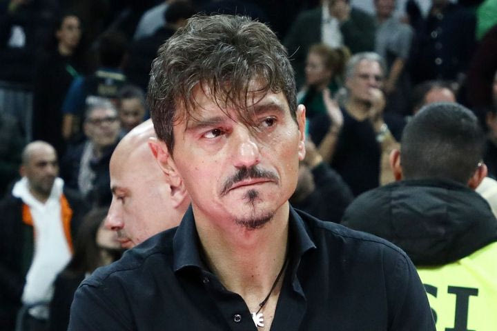 Ο Γιαννακόπουλος ανέβασε VIDEO με την κούπα στο γραφείο του: “Το πρώτο για φέτος”