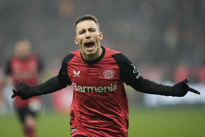 Bundesliga: Συνέχισαν νικηφόρα Λεβερκούζεν και Λειψία, ήττα με τριάρα η Βόλφσμπουργκ του Κουλιεράκη, ισόπαλη η Άουγκσμπουργκ του Γιαννούλη