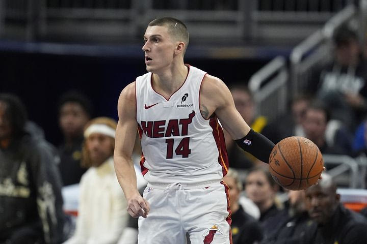 NBA: Οι Χιτ πήραν στην παράταση την μάχη με τους Χοκς και μπήκαν στα playoffs, όπου τους περιμένουν οι Καβαλίερς