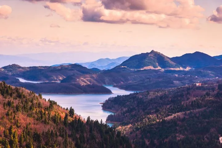 Μαζί με τη ΔΕΗ το SPORT24 υπόσχεται ένα τριήμερο γεμάτο εκπλήξεις στη Λίμνη Πλαστήρα