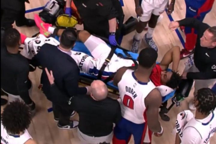 NBA: Φόβοι για σοβαρό τραυματισμό του Άιβι στους Πίστονς, αποχώρησε με φορείο από το ματς με τους Μάτζικ
