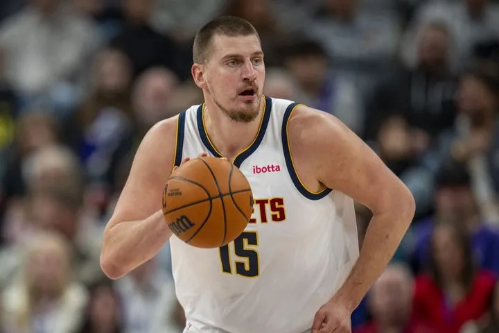 NBA, τα αποτελέσματα της βραδιάς: Ξανά “τριπλός” ο Γιόκιτς, συνεχίζουν το σερί οι Νάγκετς, νίκες για Καβαλίερς – Ράπτορς