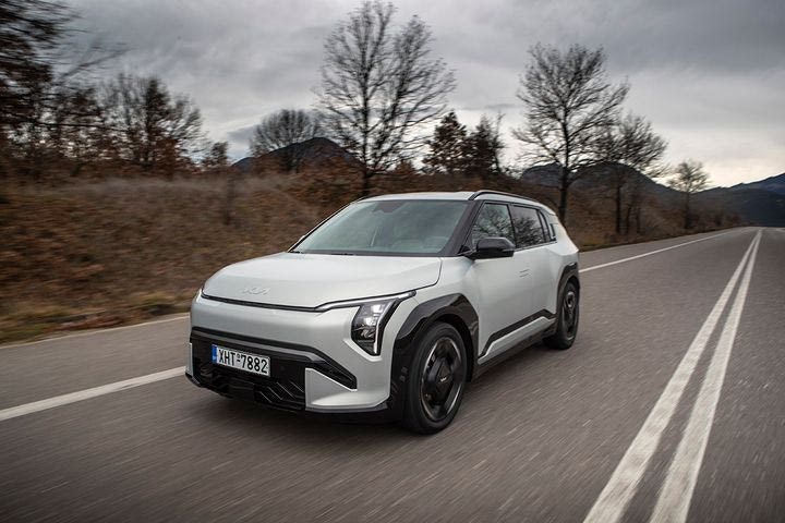 Οδηγήσαμε στην Ελλάδα το Kia EV3 -Ποιες είναι οι τιμές του συμπαγούς ηλεκτρικού SUV