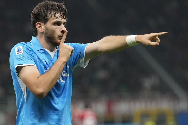 Νάπολι: Ο Κβαρατσχέλια απέτισε φόρο τιμής στον Ντιέγκο Μαραντόνα λίγο πριν αποχωρήσει από την πόλη