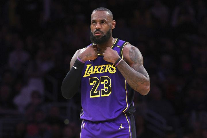 Ο ΛεΜπρόν μένει εκτός δράσης  για 3-4 εβδομάδες με ισχιαλγία και χάνει την πρεμιέρα των Λέικερς